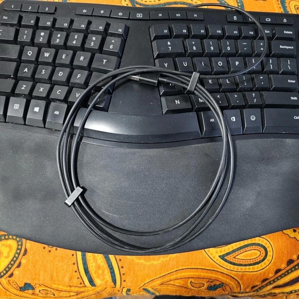 Microsoft Natural Ergonomic Palm Rest Comfort Keyboard, VGUC *$15 PRICE DROP*